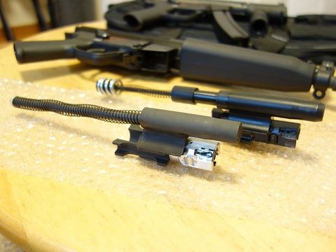 ＧＢＢ大好き親父ブログ:VFC MP5A5 Gen.2にスチールボルトを組み込もー！