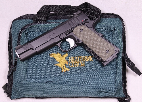 ドミノのヒマつぶし:NIGHTHAWK CUSTOM PISTOL RUG