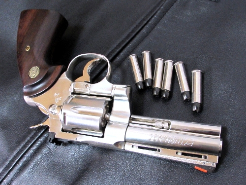 ドミノのヒマつぶし:COLT PYTHON イロイロ