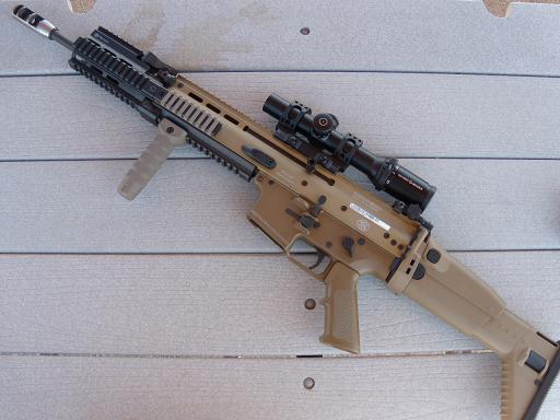 実銃　FN SCAR
