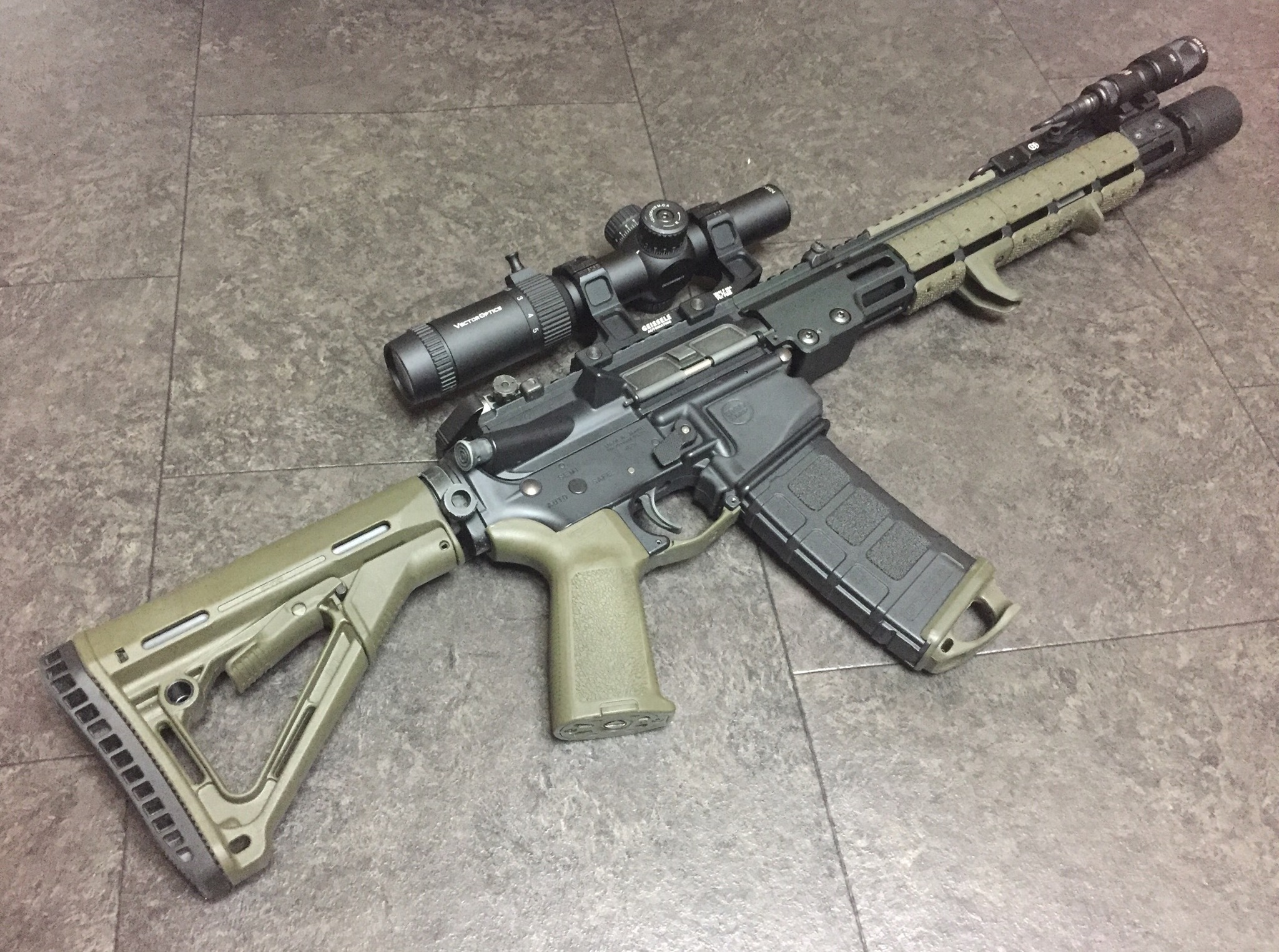 隠れガンオーナーの隠れ家:Vector Optics Forester Gen.2