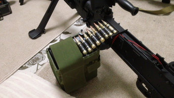GE M240B にA&K M60用マガジンを付ける