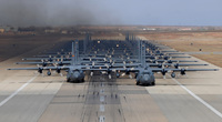 C-130 輸送機 計 24 機が一堂に集結、米空軍が壮観な地上走行 (taxiing) 写真を公開