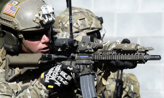 「サザーン・ストライク18」演習で米陸軍第3特殊部隊グループの隊員がCQB訓練を実施