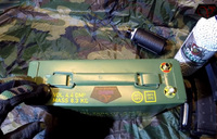 「弾薬箱（アモ缶）」を模した電動BB弾ローダー『エレクトリック・スピードローダー』