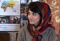 アフガニスタン初の女性固定翼機パイロット、米海兵隊やブルー・エンジェルスを訪問