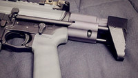 AngryGun 各社AR用エアソフトガン向けのコンパクトなPDWストックをモデルアップ