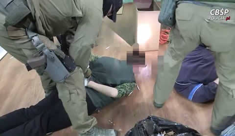 ポーランド警察、ブルガリアと共同で欧州最大規模の違法タバコ密造工場を強制捜査