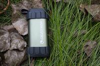 寒さの厳しいアウトドアシーンで重宝する充電式カイロ「Celestron ThermoTrek」