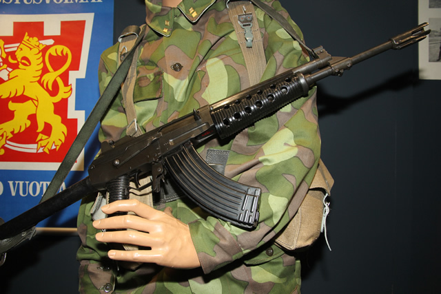 フィンランド、特殊部隊向けに FN SCAR-L を採用へ