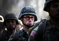 元 CIA・NSA 局員エドワード・スノーデンの伝記映画「Snowden」のシーン写真が初公開