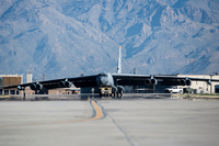 墓場送りにされた B-52 が復活、来年にも最前線へ = CNN
