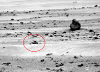 米航空宇宙局 (NASA) が撮影した火星探査の写真に「GLOCK ピストル」が写り込み話題に