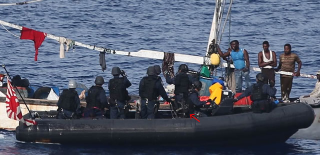 海自特殊部隊「特別警備隊」らしき姿も…連合海上部隊がソマリア沖海賊対処任務の写真を投稿