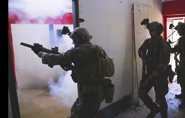 米海兵隊キャンプ・ペンデルトンがMARSOC精鋭レイダース隊員によるDA訓練映像を公開