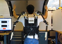 米大学研究 ウェアラブル・ロボットアームで作業効率アップ