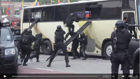 マレーシア陸軍特殊部隊「GGK」によるバスジャック犯急襲訓練展示