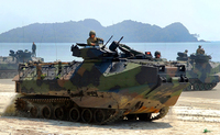 三菱重工業、水陸両用強襲車輌 AAV の試作機を開発