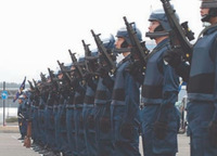 市街地でテロリストとの銃撃戦を想定、警察庁が「自動小銃」「防弾車両」の導入を決定