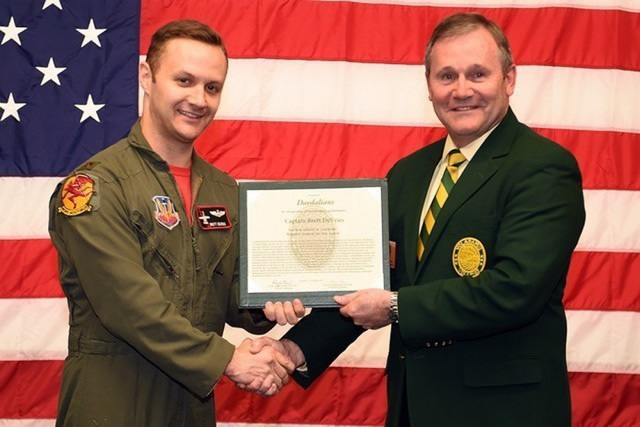 キャノピーの吹き飛んだA-10を着陸させた空軍州兵パイロットが『ジョー・フォス優秀賞』を授賞