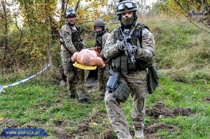 ポーランド、国防省対テロ部隊・司法省・内務省から参加。戦術医療の技量向上を狙った「Paramedyk 2014」が開催