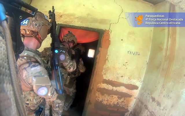 中央アフリカ共和国におけるポルトガルの空挺部隊と武装勢力の銃撃戦動画が公開