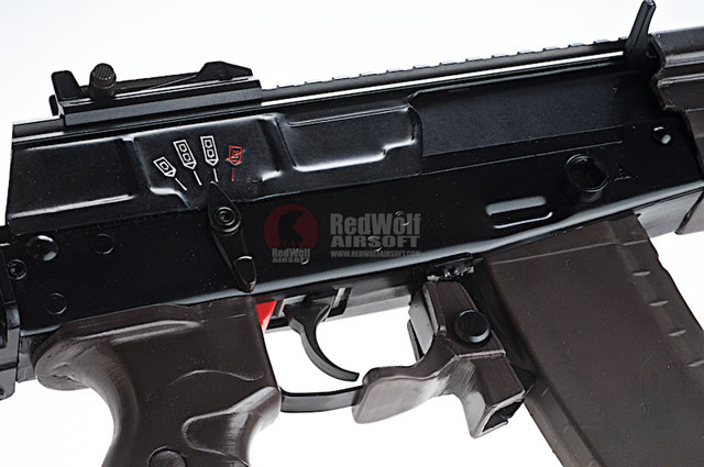 香港の大手エアソフト販売業者にNPOAEG製エアガン「AK-12」が再入荷