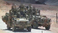 シリアの最前線でカメラが初めて捉えた英軍特殊部隊 SAS。愛車は特別仕様のトヨタ・ランドクルーザー
