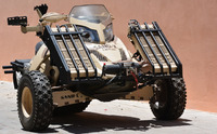車体後部に無限軌道を配した特殊作戦用のオフロードカー「SAND-X T-ATV 1200」
