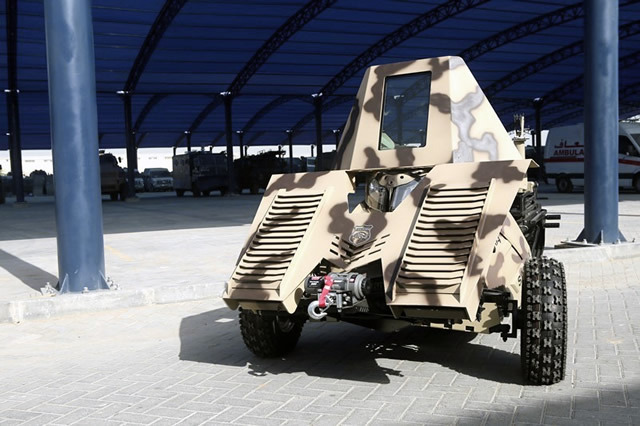 車体後部に無限軌道を配した特殊作戦用のオフロードカー「SAND-X T-ATV 1200」