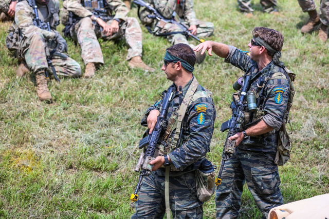 ミリブロNews:米陸特がタイガーストライプの戦闘服にフルカラーパッチ ...