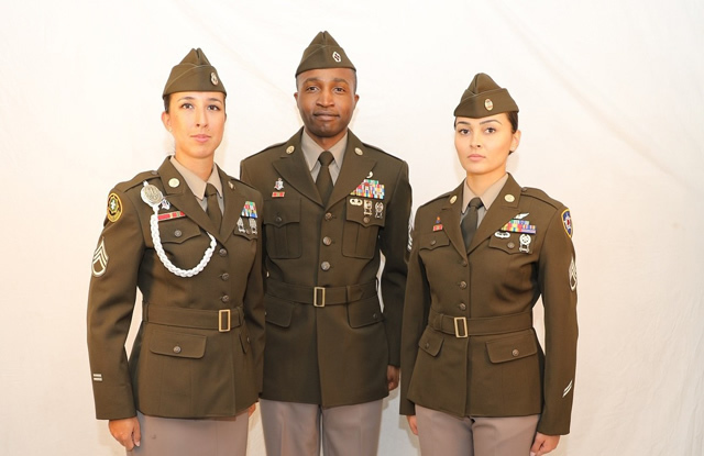 ミリブロNews:アメリカ陸軍、懐古調の「ピンク＆グリーン」勤務服への ...