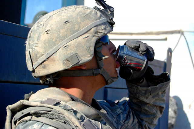 アメリカ陸軍が エナジードリンクのガブ飲みはやめよう と呼びかけ ミリブロnews
