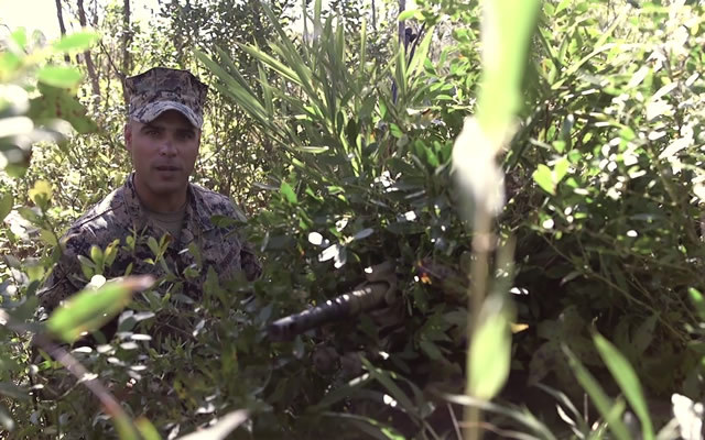 米海兵隊スカウトスナイパー教官が教える「カモフラージュ」解説映像
