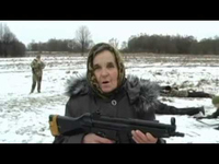 「ロシアの侵略から祖国を護る」ウクライナの 67 歳の老婆が志願して軍事訓練