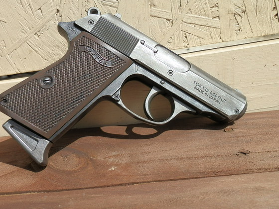 ワルサーPPK・・・？