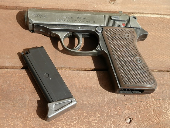 ワルサーPPK・・・？