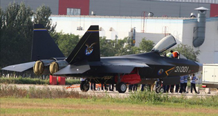 中国新型ステルス戦闘機の写真が出現