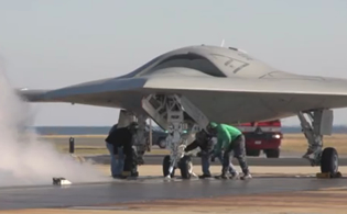 X-47B UCAS-D、初のカタパルト射出を実施