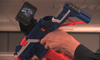 Inteliscope でハイテク戦闘ゴッコを楽しむ映像