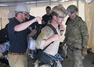 米大学生チームがスパイダーマン装置を開発、空軍のコンペで優勝