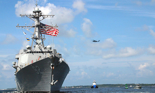 米軍の原潜と駆逐艦がスエズを通り紅海へ、目的地はペルシャ湾か