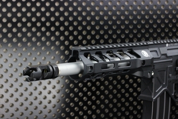 OUTLINE 【M4 Gun’s フォト】BAD556 M-LOK CQB カスタム