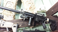 中古M4電動ガンあります。SUREFIRE付き