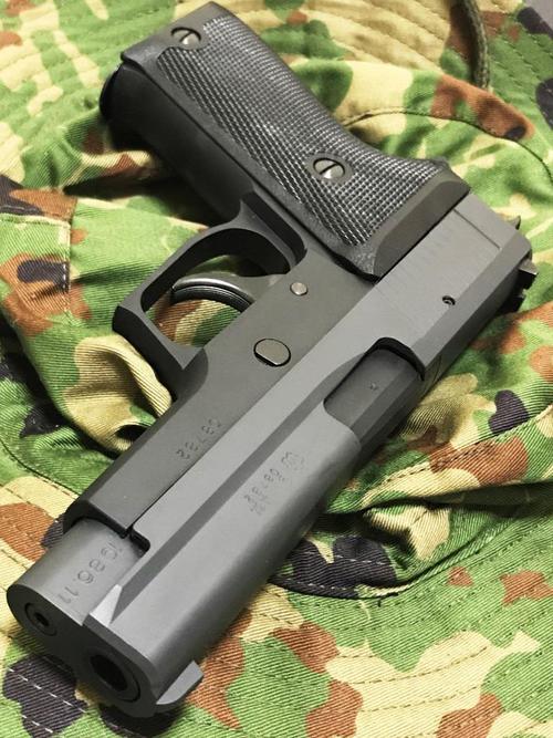 陸上自衛隊セット】タナカ P220 IC 9mm拳銃-