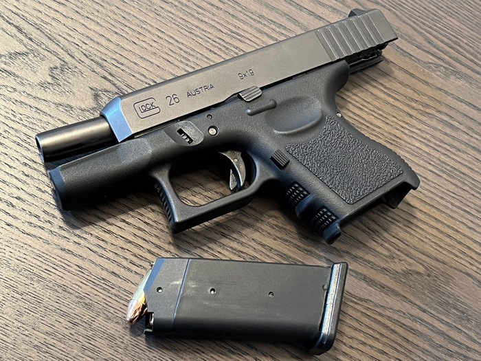 グロック26モデルガン　ダミーカート仕様（タナカG17+KSC G26）