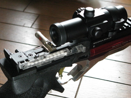 んで、カミさんの銃。