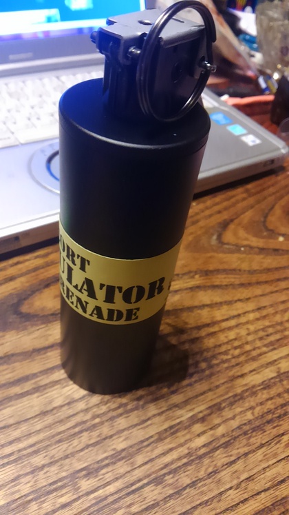 装備品を増やしてみました　エスコート　スタングレネード