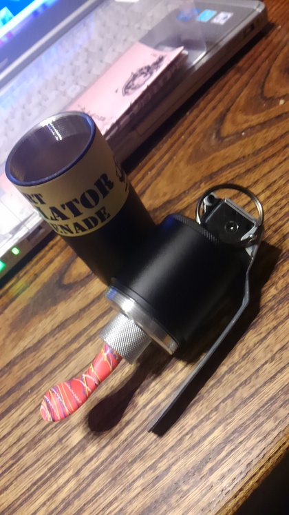 装備品を増やしてみました　エスコート　スタングレネード