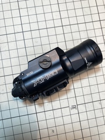 レンズが割れたSUREFIRE XH30が修理から戻ってきた。